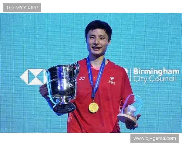 石宇奇男单世界排名首登顶